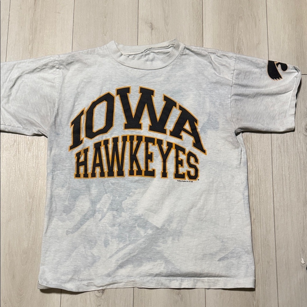 Approx Men’s Large Iowa Hawkeyes Crewneck  T-Shirt 26 “ long (collar to hem)